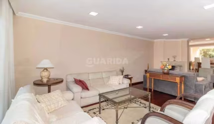 Casa Residencial com 3 dormitórios, sendo 1 suíte, e 2 vagas de garagem no bairro Santana !