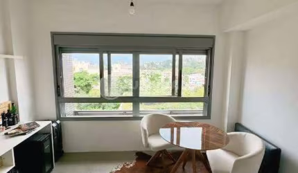Apartamento estilo loft, mobiliado, e com 1 vaga de garagem, no bairro Teresópolis