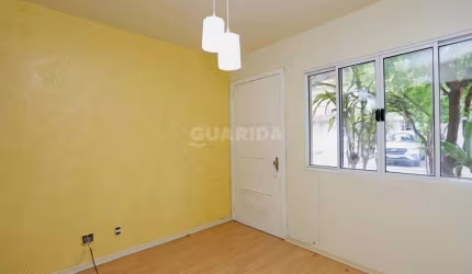 Casa em Condomínio com 3 dormitórios, sendo 1 suíte, 1 vaga de garagem no bairro Humaita