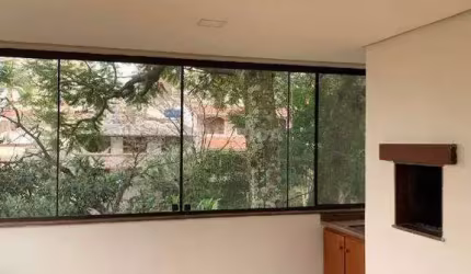 Apartamento de 03 dormitórios totalmente reformado no bairro Petrópolis