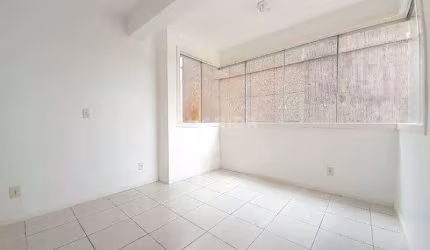 Apartamento com 1 dormitório e 1 vaga de garagem, no bairro Partenon