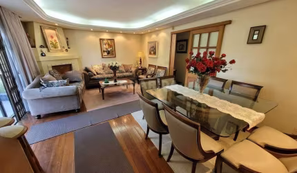 Casa totalmente mobiliada de 3 dormitórios, sendo 1 suíte, no bairro Jardim Botânico.