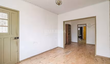 Casa de 3 dormitórios, no bairro passo d`Areia.