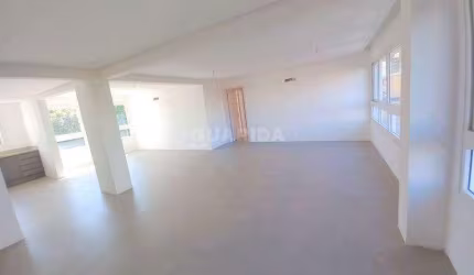 Apartamento de 03 dormitórios, sendo 01 suíte no bairro Tristeza.