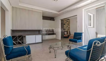 Casa Residencial com PISCINA e 3 dormitórios sendo 1 suíte para alugar no bairro Azenha, com VAGA!