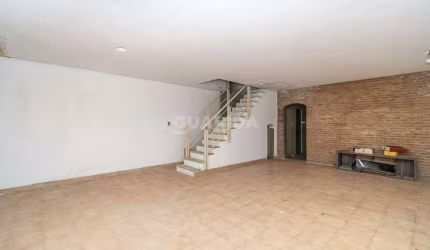 Casa comercial no bairro Tristeza.