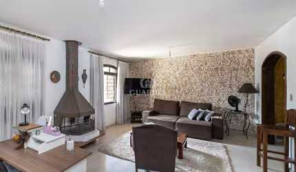 Casa residencial, no estilo sobrado, com 3 dormitórios e 4 vagas de garagem no bairro Higienópolis.