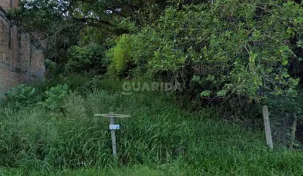 Terreno de 300m² de área útil