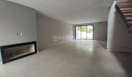 Casa residencial com 3 dormitórios, sendo os 3 suítes, no bairro Ipanema
