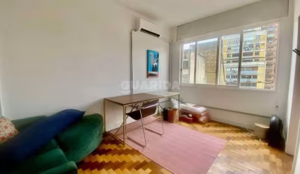Apartamento mobiliado com 1 dormitório para alugar no bairro Centro Histórico.