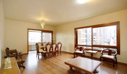 Apartamento no estilo cobertura com piscina de 3 dormitórios, sendo 1 suíte, no bairro Petrópolis.