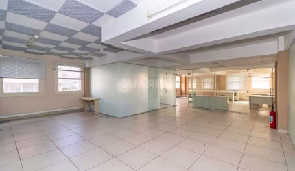 Andar comercial no bairro Centro Histórico!