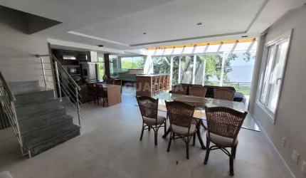 Casa em condomínio no bairro Ipanema.