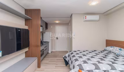 Loft mobiliado e com 1 vaga de garagem, no bairro Mont Serrat