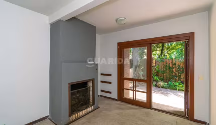 Linda casa sobrado de 75m², 3 quartos sendo 1 suíte no bairro Ipanema.