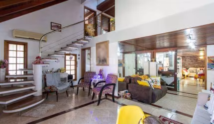 Casa em condomínio mobiliada de 3 dormitórios no bairro Ipanema.