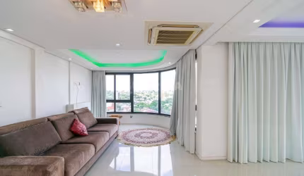 Luxuoso apartamento de 2 dormitórios, semi mobiliado e com vista definida no bairro Jardim Itú Sabará!