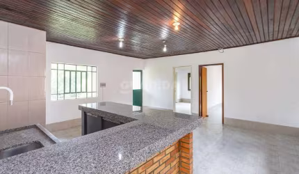 Casa residencial em terreno tipo sítio. no Bairro Hípica.