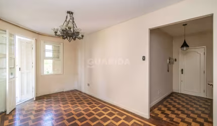 Apartamento com sacada e 2 dormitórios para alugar no bairro Centro Histórico