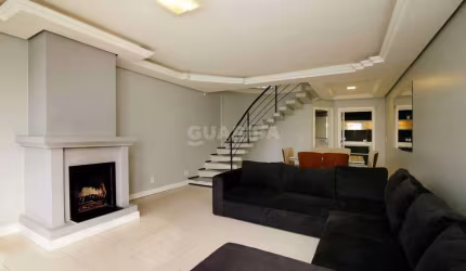 Casa mobiliada com 3 dormitórios suíte com sacada para alugar no bairro Alto Petrópolis, com 03 VAGAS/LAREIRA/PISCINA!
