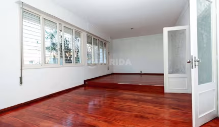 Casa com 5 dormitórios no Bairro Partenon.