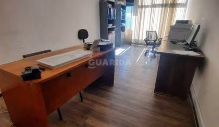 Prédio comercial no bairro Partenon.