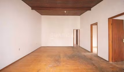 Casa de 2 dormitórios no Bairro Passo da Areia.
