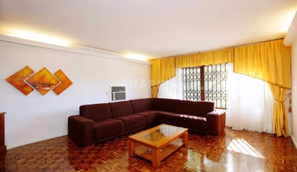 Casa residencial com 4 dormitórios, sendo 1 suíte, no bairro Chácara das Pedras