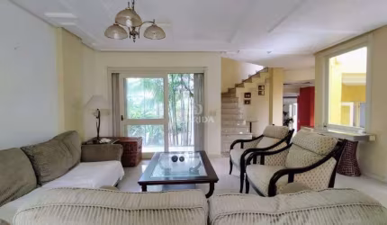 Casa com 5 dormitórios, sendo 3 suítes no bairro Teresópolis.