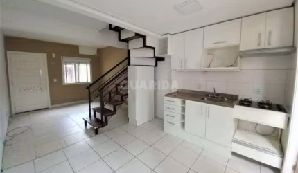 Casa em condomínio com 3 dormitórios, sendo 1 suíte, e 1 vaga de garagem no bairro Ipanema