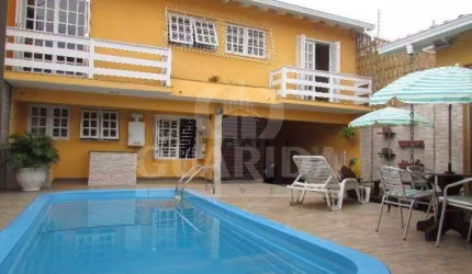 Casa residencial com 4 dormitórios sendo 3 suítes no bairro Ipanema.