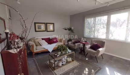 Casa Residencial com 3 dormitórios suítes e 3 vagas de garagem no bairro Três Figueiras