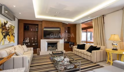 Casa mobiliada de 401 m² com 3 dormitórios sendo 1 suíte máster no Bairro Menino Deus.