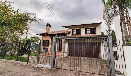 Casa residencial com piscina e 4 dormitórios, no bairro Partenon