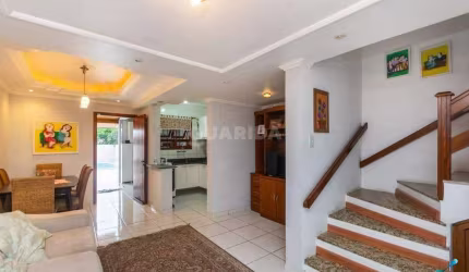 Casa residencial com 3 dormitórios, no bairro Guarujá