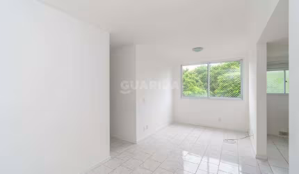 Apartamento com 3 dormitórios, sendo 1 suíte, e 1 vaga de garagem no bairro Ipanema.