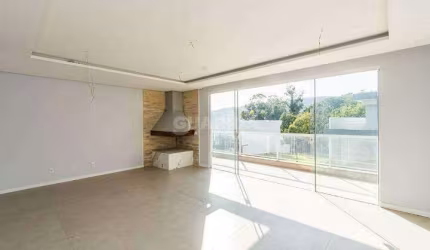 Casa em Condomínio com 3 dormitórios, sendo 1 suíte, e 2 vagas de garagem no bairro Vila Nova