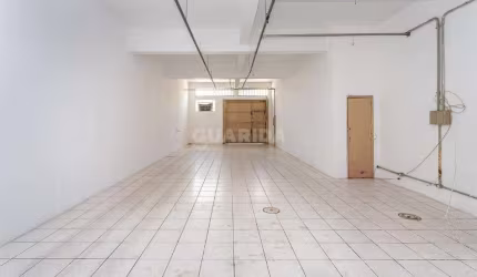 Loja comercial com 131m², quase na esquina com a Av Ipiranga, no bairro Santana.