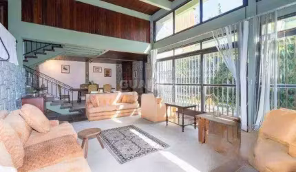 Casa residencial com 3 dormitórios e 4 vagas de garagem no bairro Boa Vista