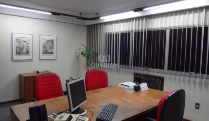 Conjunto comercial com 7 salas no Bairro Mont Serrat.