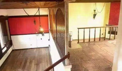 Casa Residencial com 3 dormitórios, sendo 1 suíte, e 3 vagas de garagem no bairro Cristal
