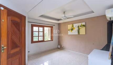 Casa residencial com 3 dormitórios e 3 vagas de garagem, no bairro Agronomia.