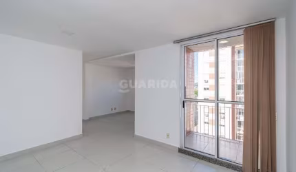 Apartamento de 2 dormitórios, sendo 1 suíte no bairro Cristal, com 01 vaga!