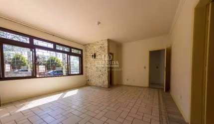 Casa Residencial/Sobrado com 4 ddormitórios, 1 suíte, 4 vagas de garagem no bairro Ipanema