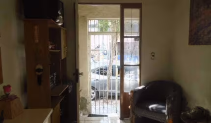 Casa residencial para locação, com 2 dormitórios no bairro Cidade Baixa