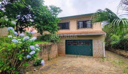 Casa Residencial com amplo terreno no bairro Hípica