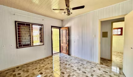 Casa Residencial com 3 dormitórios, sendo 1 suíte, para alugar no bairro Vila Nova