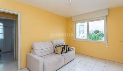 Apartamento reformado com 2 dormitórios no bairro Partenon - Porto Alegre/RS