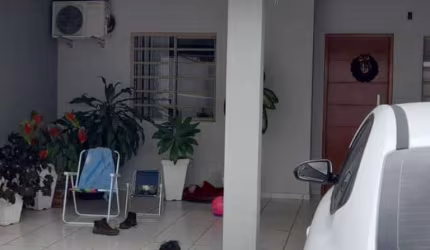 Casa com 2 dormitórios à venda por R$ 380.000,00 - Vila dos Comerciários - Paranaguá/PR
