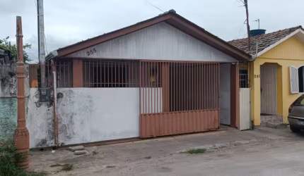 Casa em madeira próxima ao centro